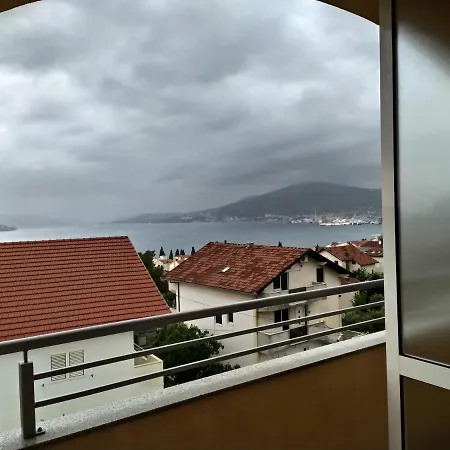 Immaculate 2-bed In Okrug Gornji *