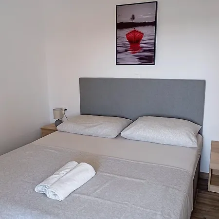 Immaculate 2-bed In Okrug Gornji Apartament Trogir