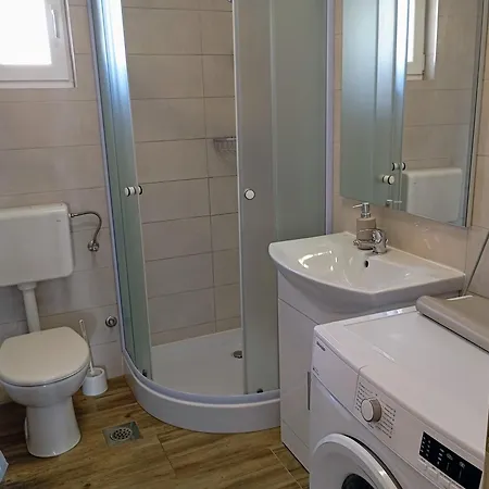 Διαμέρισμα Immaculate 2-bed In Okrug Gornji Τρογκίρ