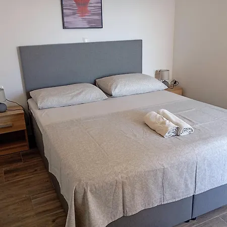 Immaculate 2-bed In Okrug Gornji Trogir