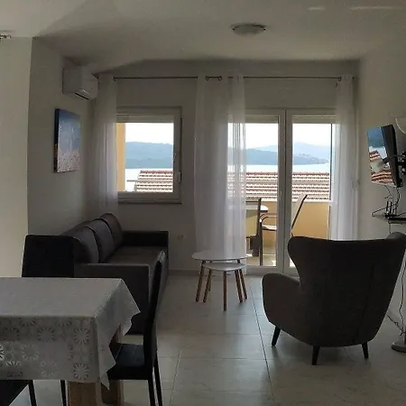 Immaculate 2-bed In Okrug Gornji