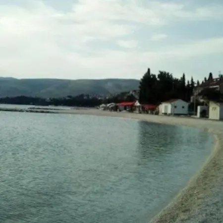 Immaculate 2-bed In Okrug Gornji * Τρογκίρ