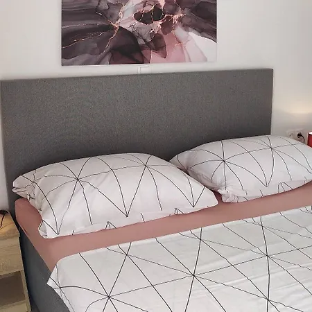 Immaculate 2-bed In Okrug Gornji *