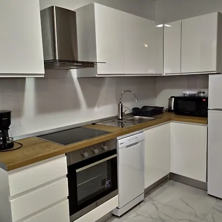 Immaculate 2-bed In Okrug Gornji Διαμέρισμα Τρογκίρ