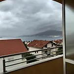 Immaculate 2-bed In Okrug Gornji *