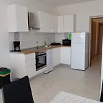 Immaculate 2-bed In Okrug Gornji Appartamento Traù