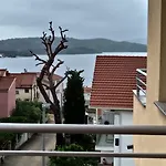 Immaculate 2-bed In Okrug Gornji Appartamento *