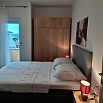 Appartamento Immaculate 2-bed In Okrug Gornji