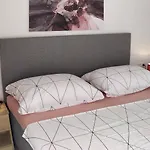 Immaculate 2-bed In Okrug Gornji *