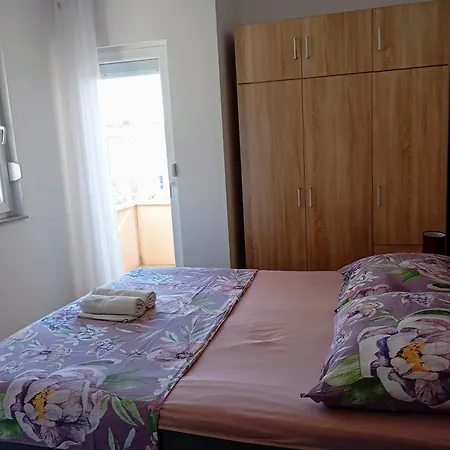 Immaculate 2-bed In Okrug Gornji *