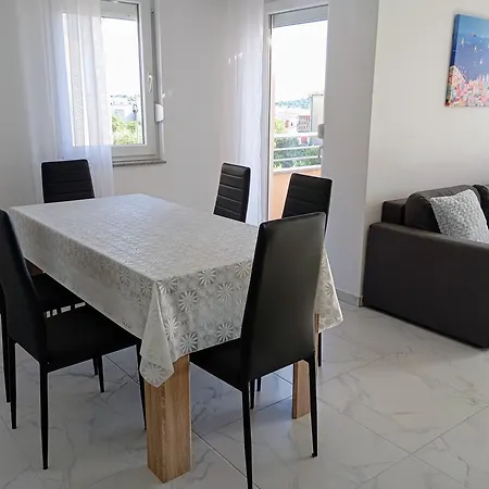 Immaculate 2-bed In Okrug Gornji
