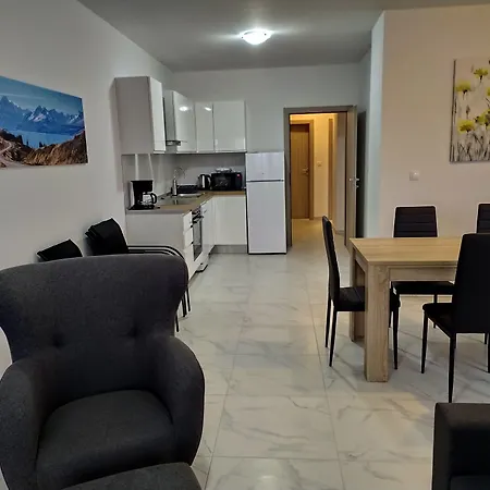 Immaculate 2-bed In Okrug Gornji