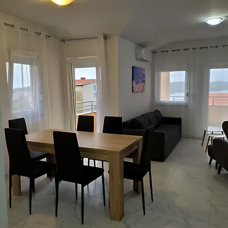 Immaculate 2-bed In Okrug Gornji 公寓 *