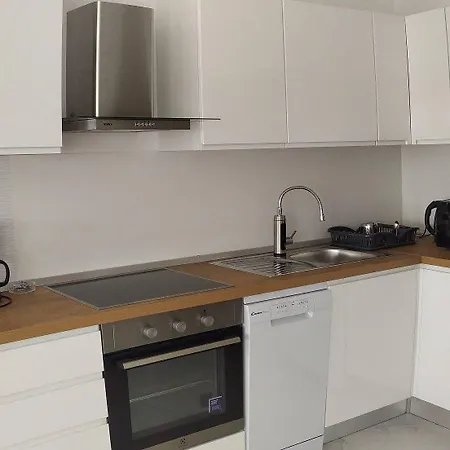 Immaculate 2-bed In Okrug Gornji *