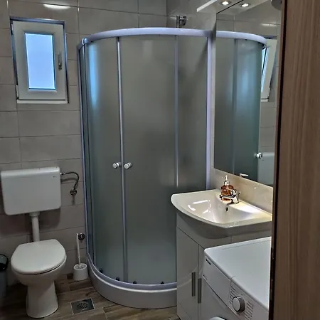 Immaculate 2-bed In Okrug Gornji 公寓 *