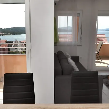 Immaculate 2-bed In Okrug Gornji