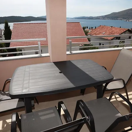 Appartement Immaculate 2-bed In Okrug Gornji Trogir