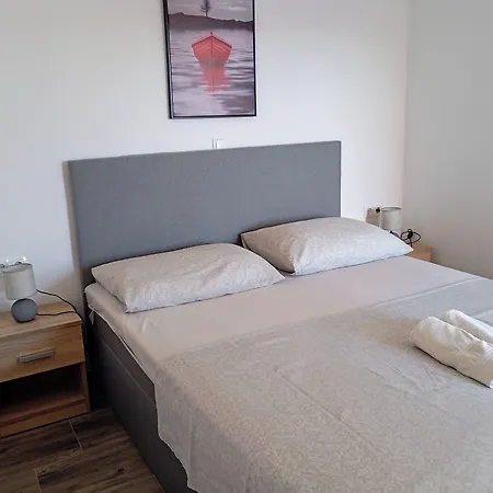 Appartamento Immaculate 2-bed In Okrug Gornji Traù