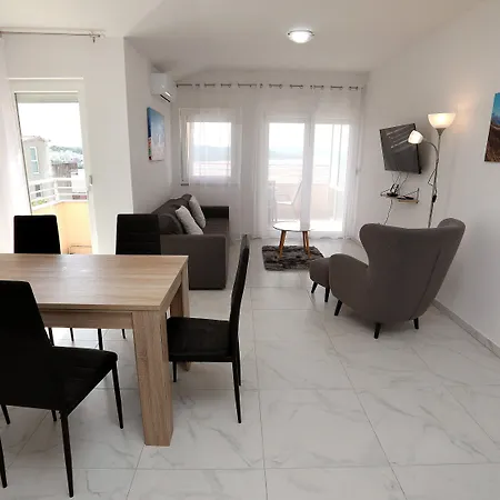Immaculate 2-bed In Okrug Gornji * Trogir
