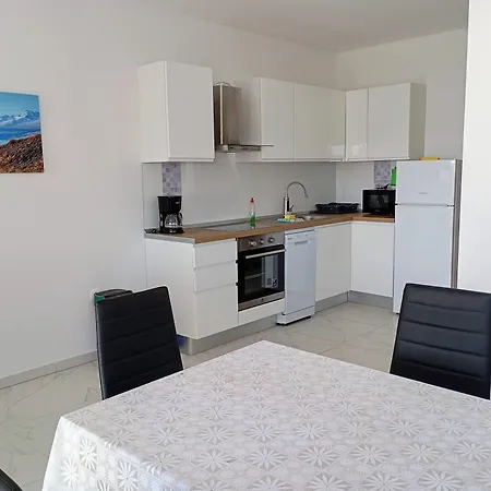 Immaculate 2-bed In Okrug Gornji Appartamento Traù
