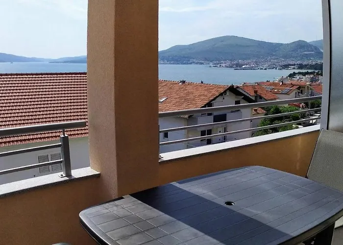 Immaculate 2-bed In Okrug Gornji * Trogir