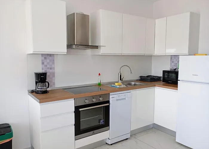 Immaculate 2-bed In Okrug Gornji