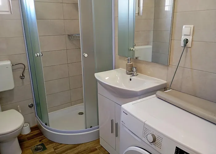 Immaculate 2-bed In Okrug Gornji