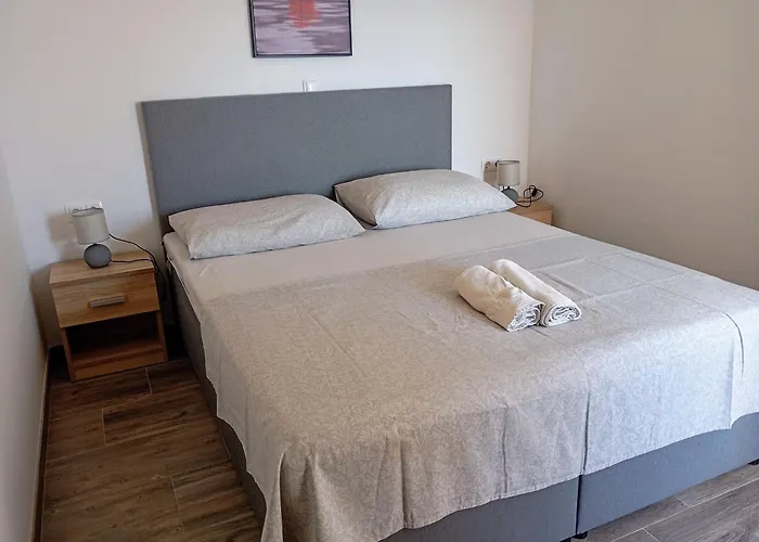 Immaculate 2-bed In Okrug Gornji Trogir