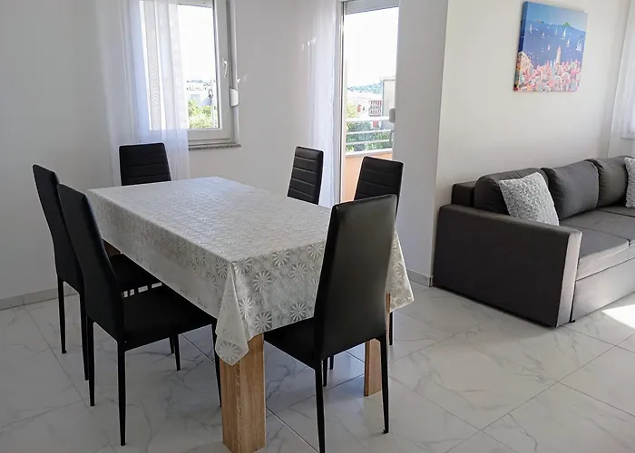 Immaculate 2-bed In Okrug Gornji