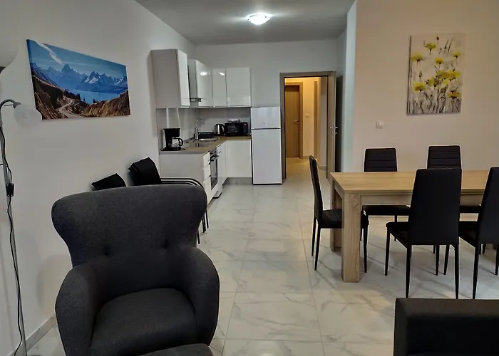 Immaculate 2-bed In Okrug Gornji