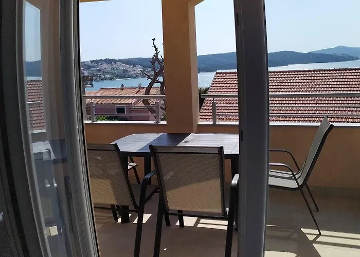 Apartment Immaculate 2-bed In Okrug Gornji *