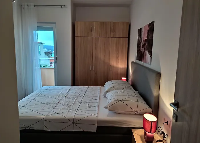 Apartment Immaculate 2-bed In Okrug Gornji