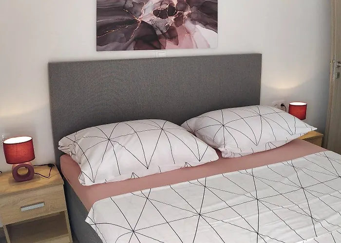 Immaculate 2-bed In Okrug Gornji *