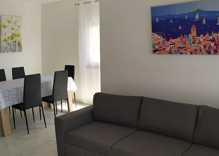 Immaculate 2-bed In Okrug Gornji * Trogir