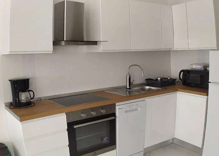 Immaculate 2-bed In Okrug Gornji *