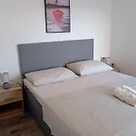 Lejlighed Immaculate 2-bed In Okrug Gornji