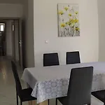 Immaculate 2-bed In Okrug Gornji *