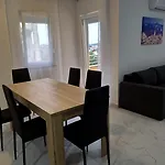 Immaculate 2-bed In Okrug Gornji Lejlighed