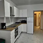 Immaculate 2-bed In Okrug Gornji Lejlighed *