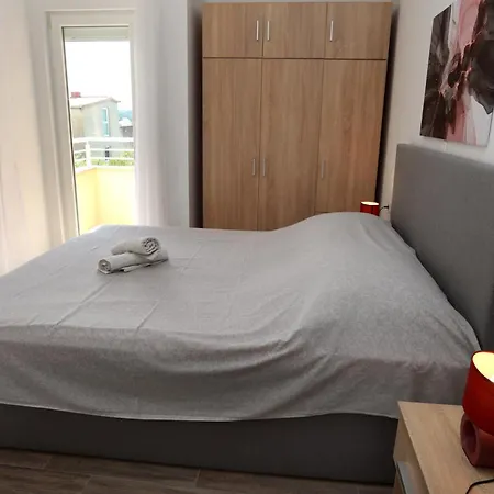 Immaculate 2-bed In Okrug Gornji