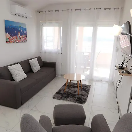 Apartment Immaculate 2-bed In Okrug Gornji