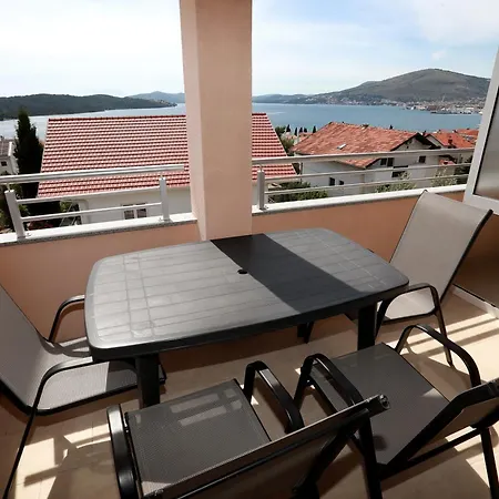 Apartment Immaculate 2-bed In Okrug Gornji