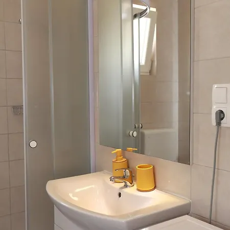 Immaculate 2-bed In Okrug Gornji