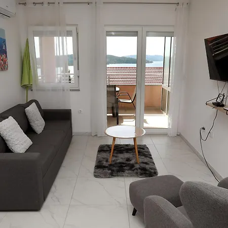 Apartment Immaculate 2-bed In Okrug Gornji