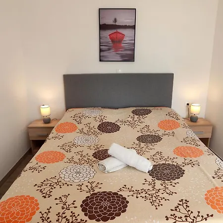 Immaculate 2-bed In Okrug Gornji